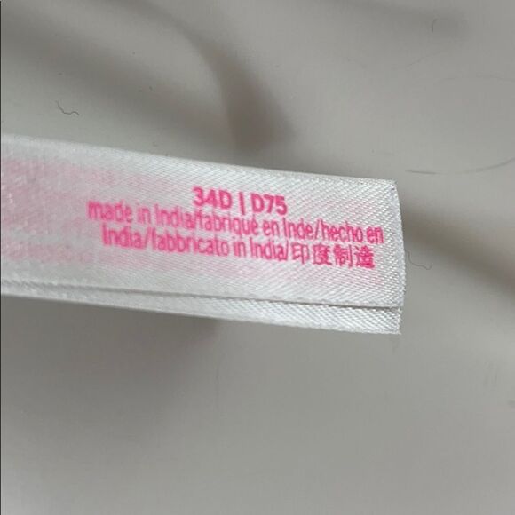 Pink VS wear everywhere push-up bra - Picture 5 of 5